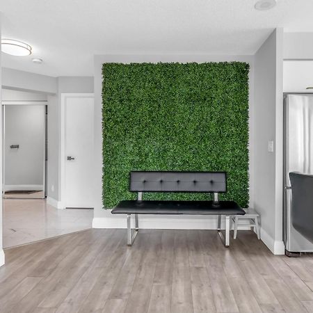 2 Bedroom Waterfront Condo Downtown W/ Free Parking トロント エクステリア 写真