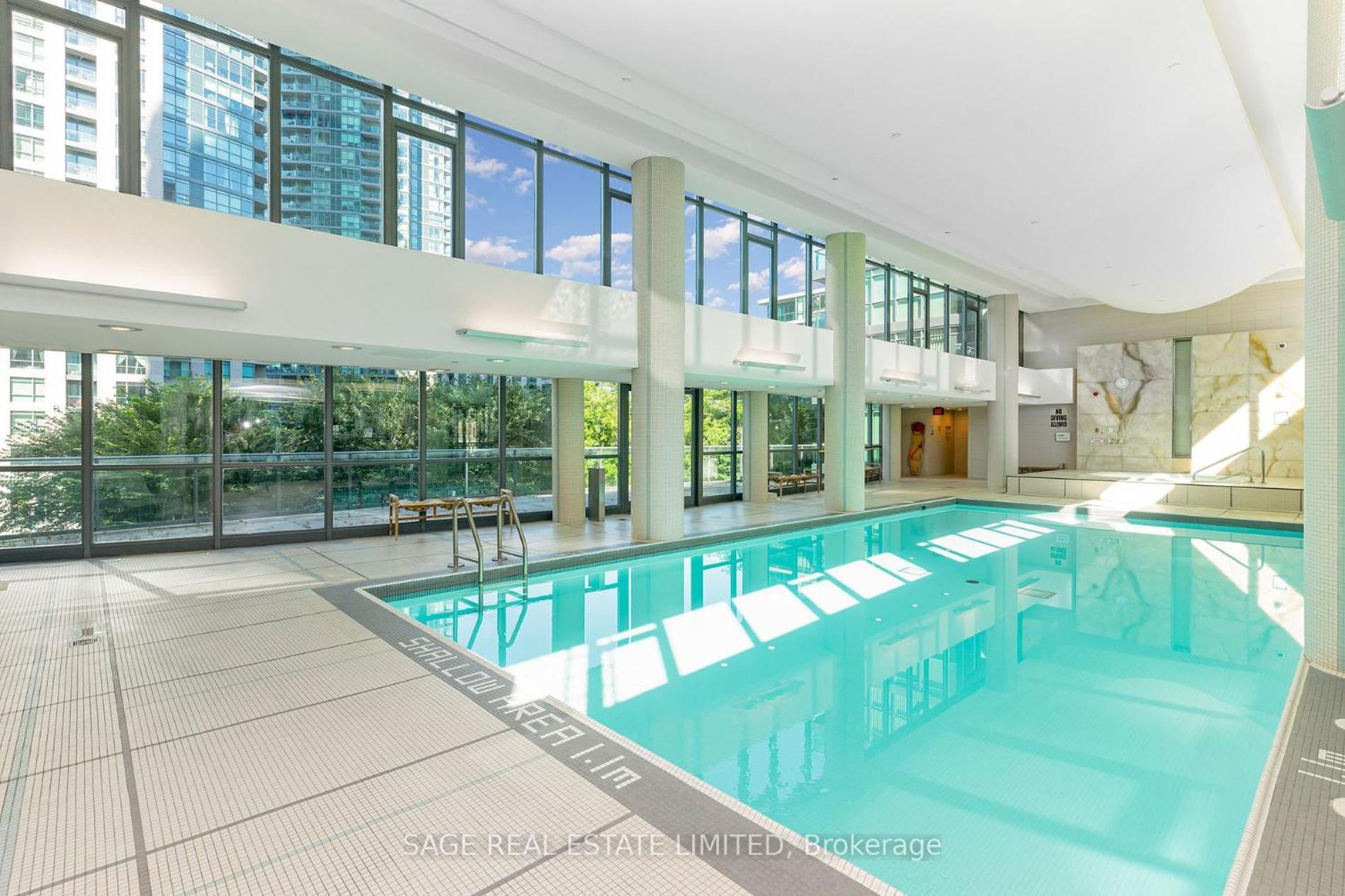 2 Bedroom Waterfront Condo Downtown W/ Free Parking トロント エクステリア 写真