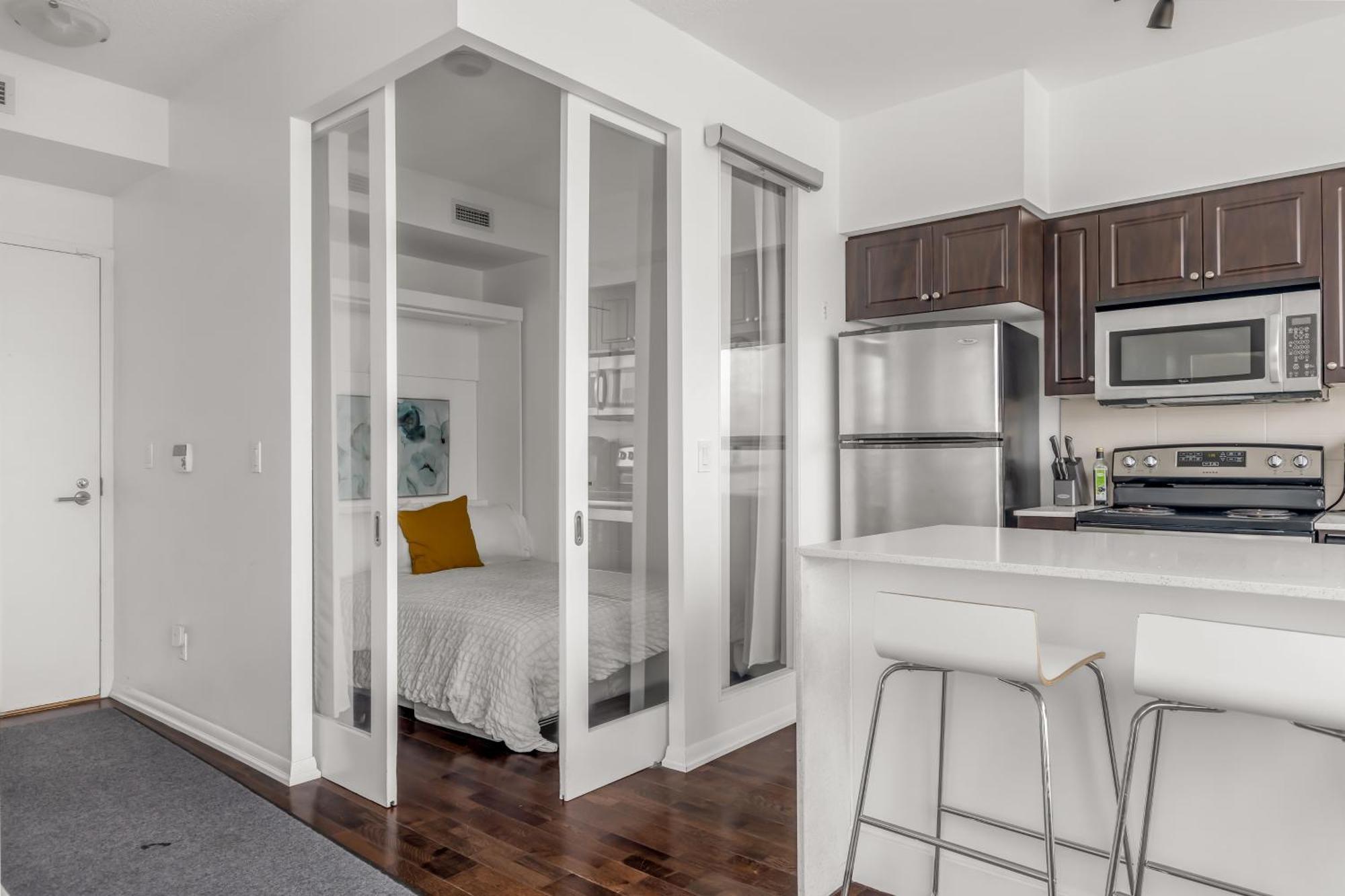 2 Bedroom Waterfront Condo Downtown W/ Free Parking トロント エクステリア 写真