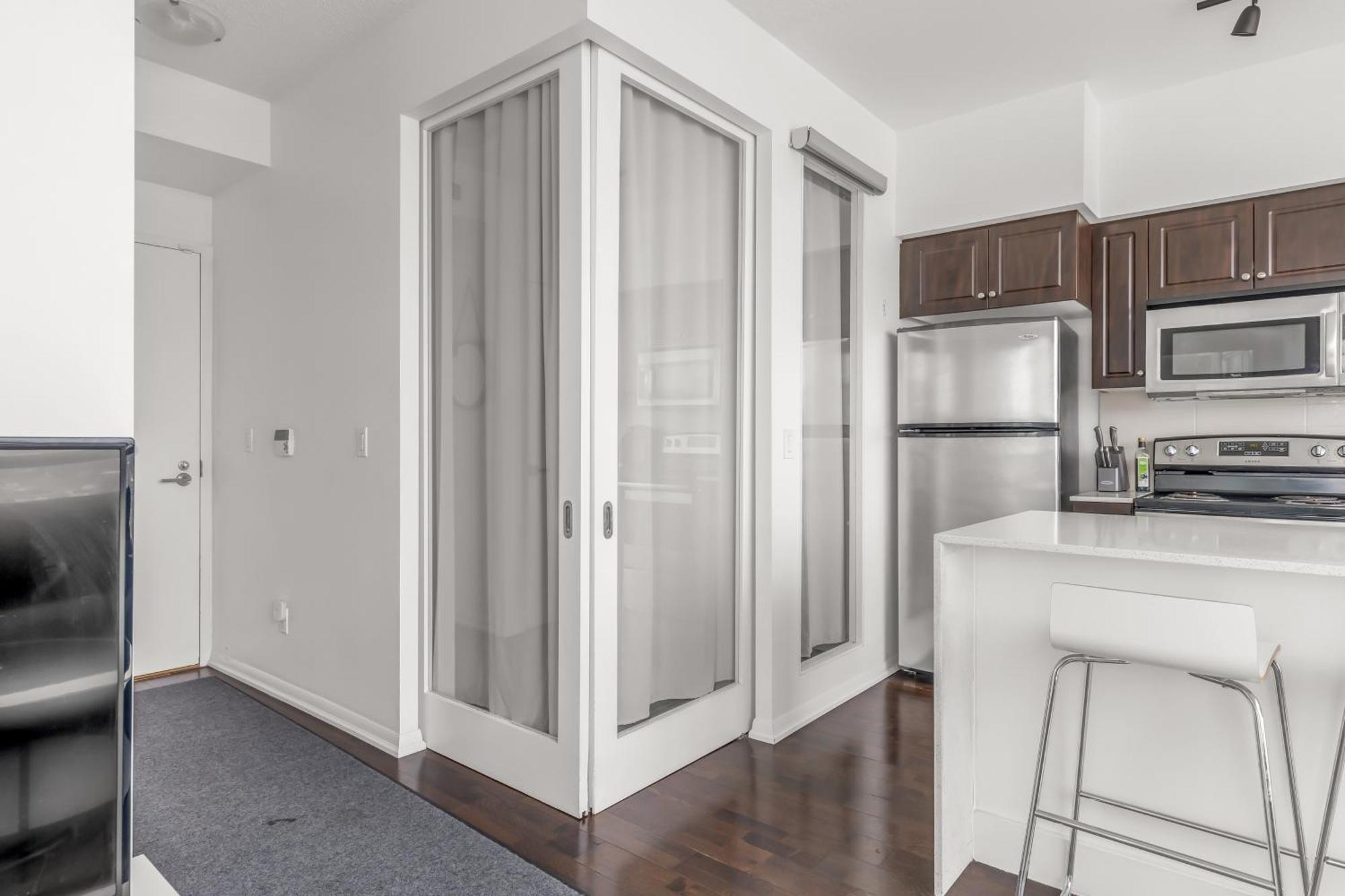 2 Bedroom Waterfront Condo Downtown W/ Free Parking トロント エクステリア 写真