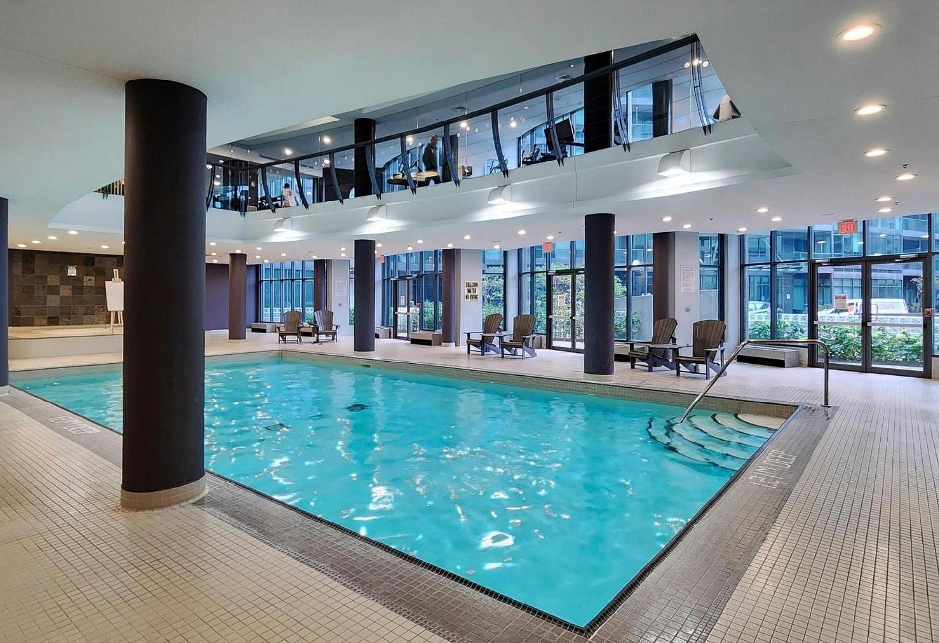 2 Bedroom Waterfront Condo Downtown W/ Free Parking トロント エクステリア 写真