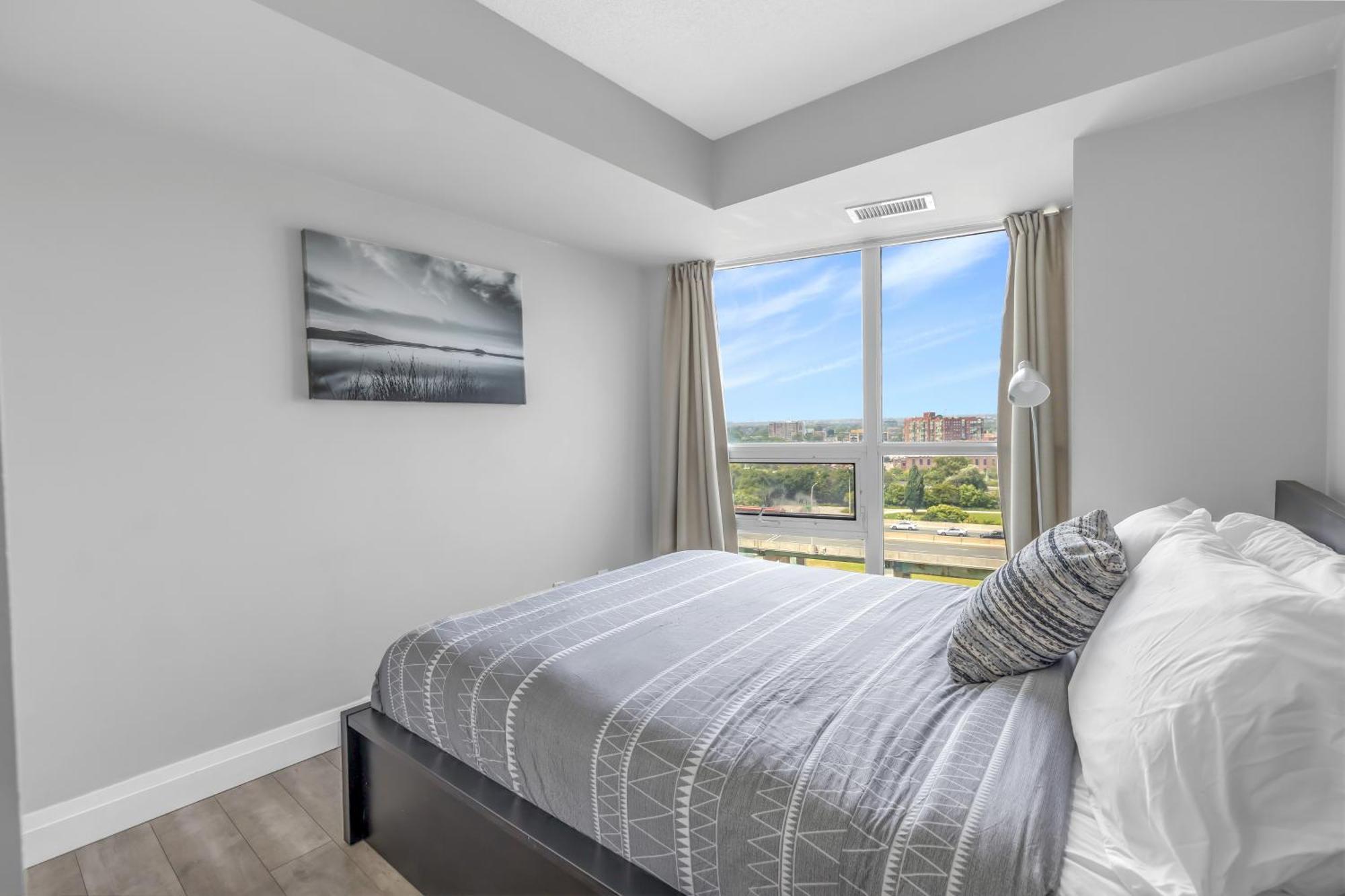 2 Bedroom Waterfront Condo Downtown W/ Free Parking トロント エクステリア 写真