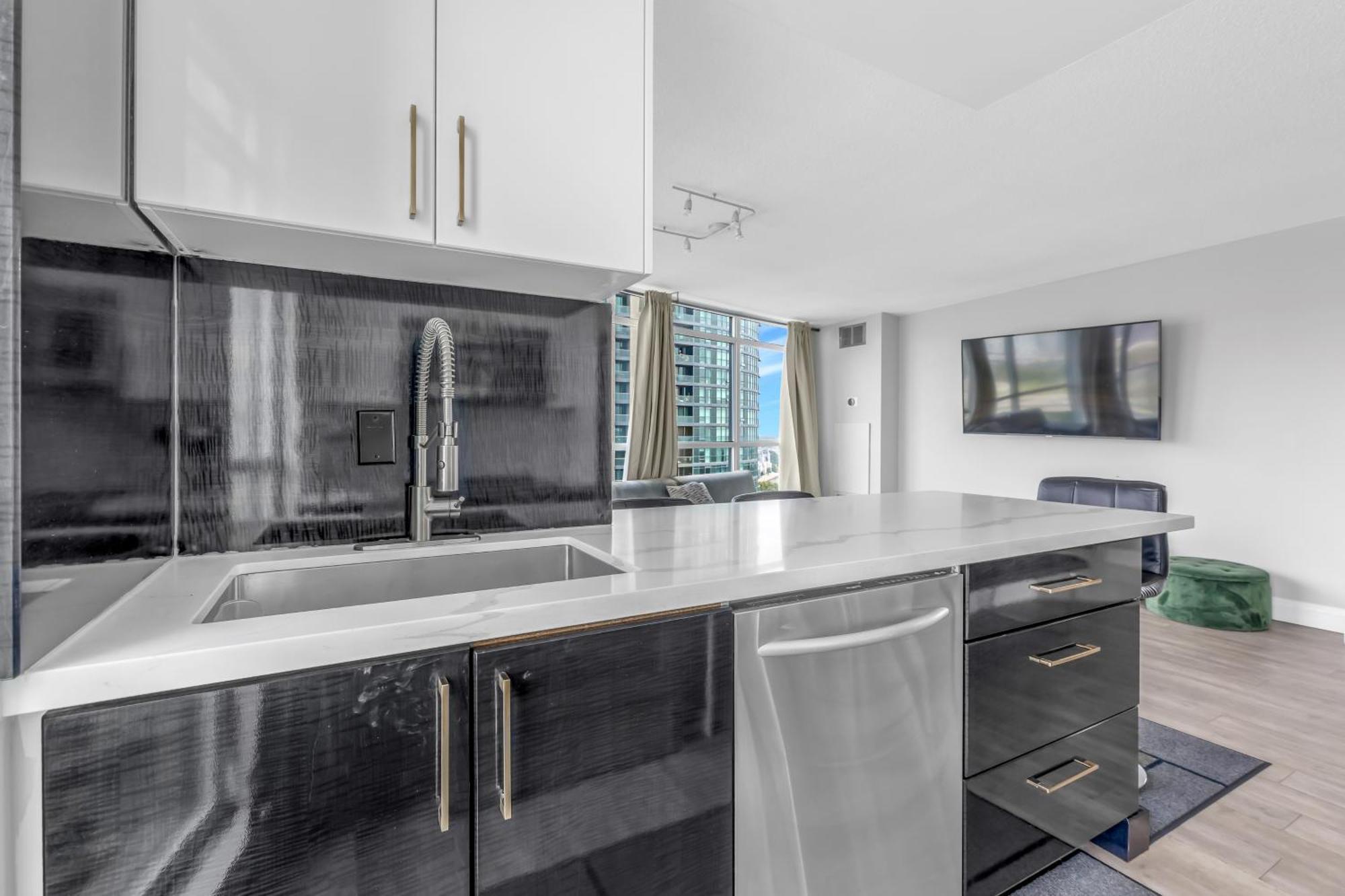 2 Bedroom Waterfront Condo Downtown W/ Free Parking トロント エクステリア 写真
