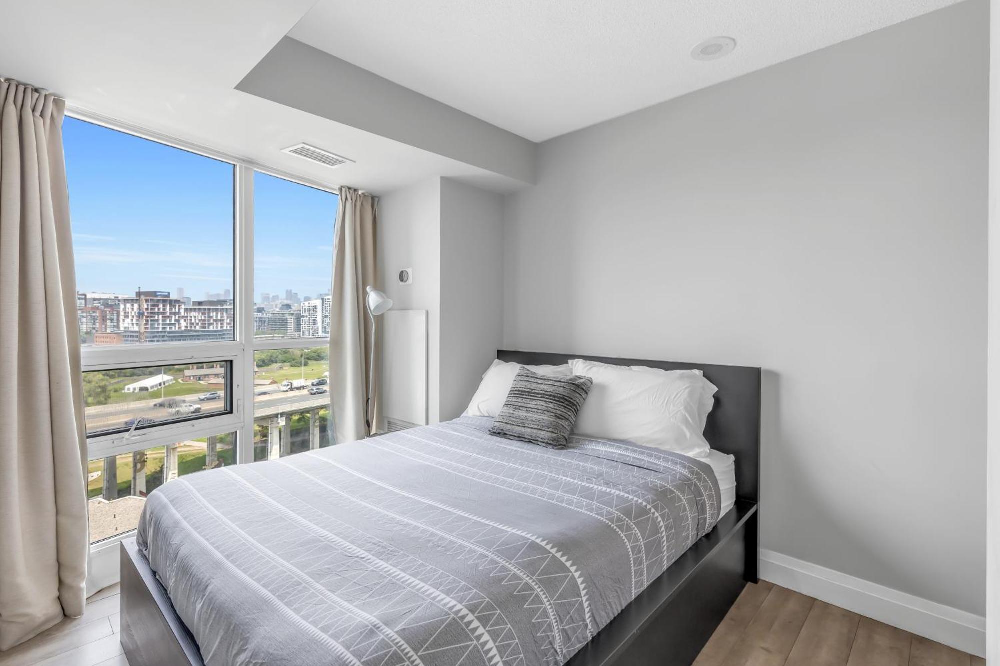2 Bedroom Waterfront Condo Downtown W/ Free Parking トロント エクステリア 写真