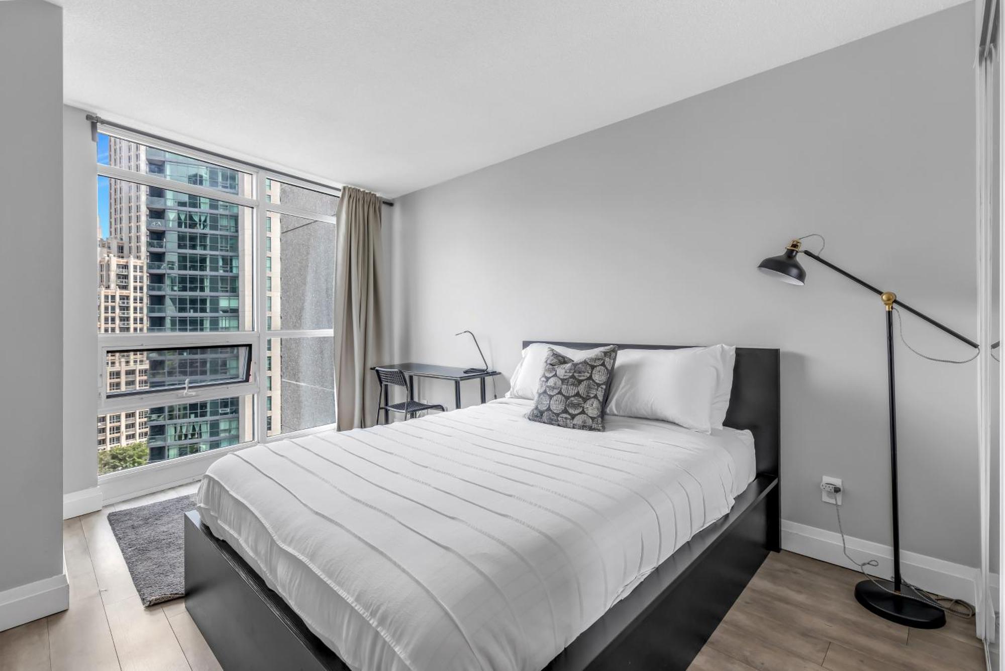 2 Bedroom Waterfront Condo Downtown W/ Free Parking トロント エクステリア 写真