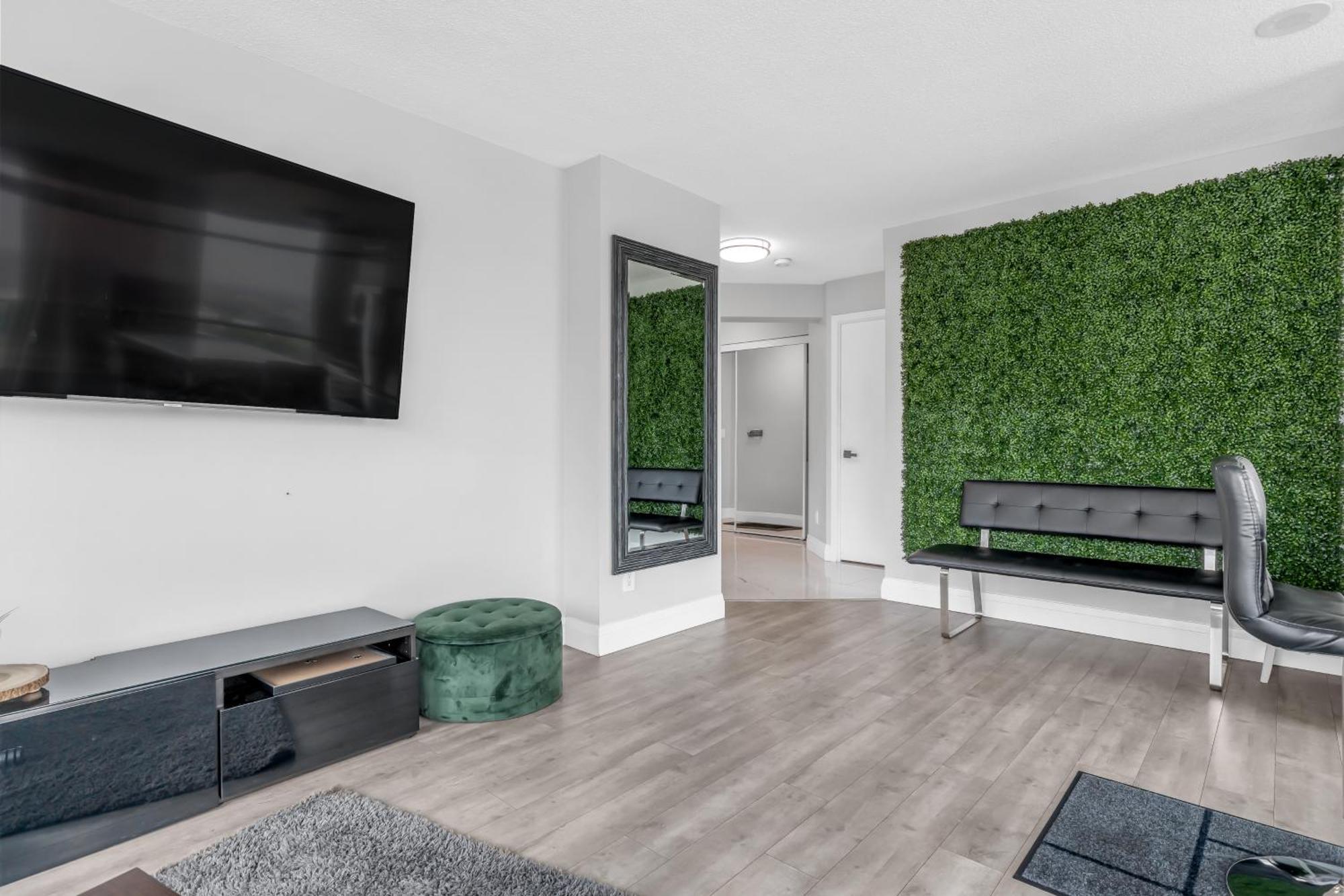 2 Bedroom Waterfront Condo Downtown W/ Free Parking トロント エクステリア 写真