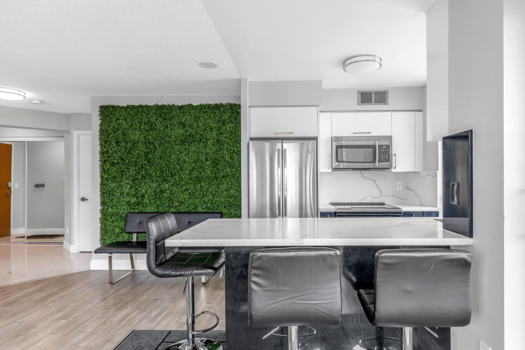 2 Bedroom Waterfront Condo Downtown W/ Free Parking トロント エクステリア 写真